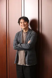 [인터뷰] 〈행복의 나라〉 추창민 감독, “판타지라도 좋다. 독재자를 향한 외침을 담고 싶었다.”