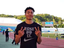 'Descendants du Soleil' L'enfant dans les bras d'Onyu, le héros de la première médaille d'or du relais en athlétisme coréen 'Namadi Joel Jin'