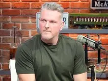 Pat McAfee, chúc mừng hợp đồng 1,6 tỷ đô la với WWE-ESPN và chỉ trích mạnh mẽ 'quản lý trung cấp của ESPN'