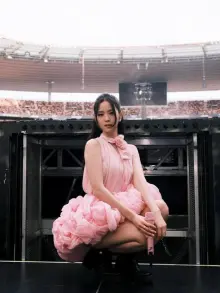 Buổi hòa nhạc của Jisoo tại Paris với trang phục Dior 'được sản xuất hàng tuần' khiến fan phấn khích... Jonathan Anderson tự thiết kế