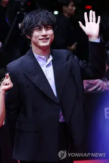 Sakaguchi Kentaro, tin đồn sống chung với người phụ nữ lớn tuổi hơn 3 tuổi... Tạp chí Nhật Bản đưa tin