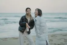 Series Netflix ‘Eun Jung và Sang Yeon’ công bố hình ảnh hậu trường giữa những lời khen ngợi liên tiếp!