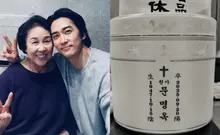 演員宋承憲，母親去世的悲痛中傳達對母親的深情