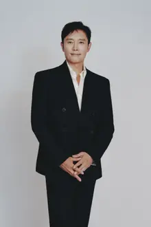 [Phỏng vấn] 'Không có lựa chọn nào khác' Lee Byung-hun② “Cảm giác khủng hoảng với video AI, cũng xem video có tôi và Lee Jung-jae”