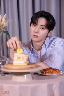 Hwang Min-hyun, son premier retour après son service militaire en tant que MC du 'Gayo Daejeon'