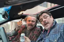 [Tủ đồ của Joo Seong-cheol] Bia mà Sergio (Benicio Del Toro) đã uống trong ‘One Battle After Another’ là gì?