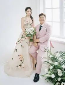 Won Jin-seo, vẻ đẹp lộng lẫy của chiếc váy cưới dù mang thai 6 tháng... 