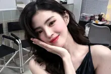 [Ảnh&] Han So-hee, môi đỏ và áo sát nách đen… Nhan sắc thần thánh bùng nổ