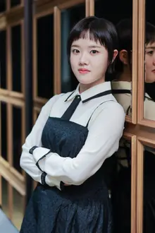 Kim Hyang-gi Challenges Herself as a Mother in the Movie 'Hanran'... 