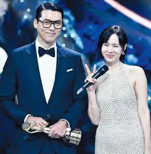 Hyun Bin và Son Ye Jin cùng giành giải Nam Nữ Diễn Viên Chính tại Giải Thưởng Rồng Xanh