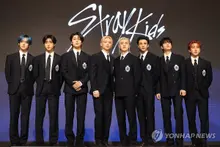 Stray Kids, 17 tuần liên tiếp trên bảng xếp hạng 'Billboard 200' của Mỹ... Đã phá kỷ lục tự lập