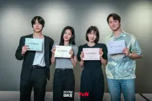 Park Shin-hye và Go Kyung-pyo trong 'Undercover Miss Hong', phát sóng lần đầu vào tháng 1