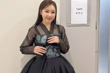 [Ảnh&] Song Ga In, vẻ đẹp trong trang phục Hanbok trên KBS 'Gayo Mudae'