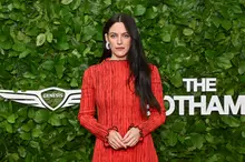 Riley Keough, la mère biologique du fils de John Travolta, revendique une controverse... Priscilla déclare 