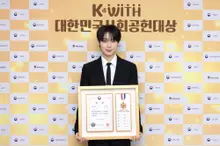 Sunwoo d'ENHYPEN reçoit le prix du ministre des Affaires étrangères au '2025 Prix de la contribution sociale de la République de Corée'