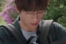 Koo Kyohwan Gifts a Secretly Drawn Picture