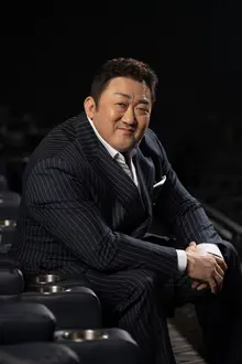 마동석이 제작자로 참여한 영화 〈백수아파트〉, 