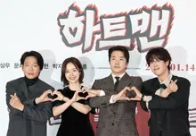[Photo &] 'Press Conference Scene', 
