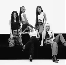 [フォト&] (ガールズ)アイドル、衝撃のデニム・ブラックルック… カムバックティーザーで「ビジュアルショック」
