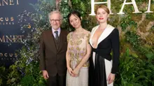 スティーブン・スピルバーグ、「『ハムネット』の適任者はただ一人、クロエ・ジャオだけ」と絶賛