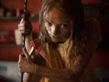 A Daughter Returns as a Mummy After 8 Years… “Lee Cronin’s The Mummy” Unveils Extreme Horror Press Stills