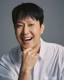 'Eungsa' Trash → 'Crayon Shin-chan' Director: Jung Woo Signs Exclusive Contract With Saram Entertainment…A Fresh Start as an Actor and Creator