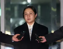'갑질·불법시술 의혹' 박나래, 3차 경찰 소환…9시간 조사 완료