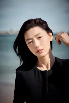 【專訪】《群體》全智賢①：片場很有趣、準時上下班、世界觀鮮明……延尚昊導演的成果從不讓人失望