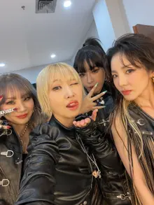 2NE1 Celebrates 17th Anniversary as a Full Group, Overcoming Rumors of a Rift… Sandara Park Reveals a Group Photo
