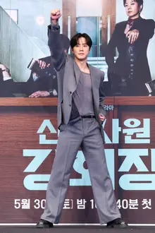 [Photo&] Un univers qui fait suite à « Penthouse »… Kim Soon-ok transforme radicalement Lee Jun-young avec « Sinibsaewon Gang Ho-jang », sur le plateau de la conférence de production