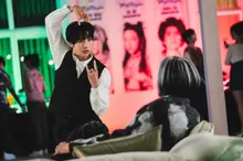 Kang Ki-young cameo trong 〈Wild Thing〉, vào vai Na Tae-poong của Megaton