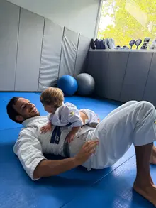 Gisele Bündchen “bỏ qua” Tom Brady trong “Ngày của Cha”… tung đòn nhắm thẳng người yêu mới Joaquim Valente trong bài tưởng nhớ