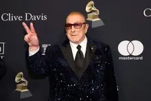 Muere Clive Davis, el gran titán del pop que creó a Whitney Houston