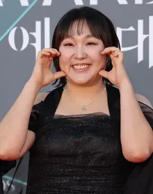 'SNL Korea' in Demand: Lee Soo-ji Undergoes Vocal Cord Nodule Surgery—Will Broadcast Schedule Be Affected?