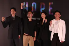 ナ・ホンジンの500億ウォン大作『ホープ』が本日公開…予約60万件超で圧倒的な1位