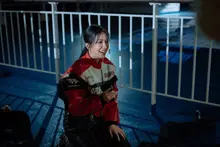 ‘OK! MADAM 2’ nữ điệp viên huyền thoại từng rời nhiệm vụ Kim Chul-soo nghiêm Jung-hwa trở lại, từ hài hước đến hành động đòi hỏi kỹ thuật cao đều được tiếp nhận trọn vẹn!