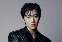 [Ảnh] Kwak Dong-yeon chỉ dùng hóa trang đặc biệt trong “đông cung” của Netflix 3 giờ… pha ứng biến “độc dược một nhát” trước khi nhập ngũ