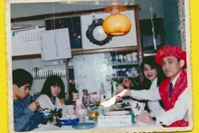 “Bố mẹ tàn nhẫn quá?” Nỗi lòng của đạo diễn Fujino Tomoaki sau khi ghi lại hồ sơ về người chị mắc tâm thần phân liệt 25 năm bị giam kín