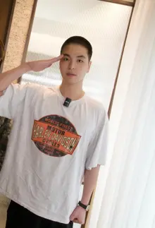 iKONク・ジュネ、11日入隊へ 坊主頭動画を公開 ついに『軍済みドル』入り