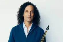 Huyền thoại saxophone Kenny G trở lại với kỳ tích 75 triệu đĩa bán ra sau 2 năm 6 tháng