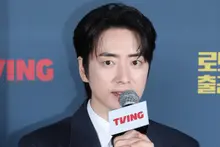 [Ảnh&] Lee Joon-hyuk bị bắt gặp với tiền trúng độc đắc 13억 won… cú ngoặt thay cho lá đơn nghỉ việc