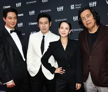 “Tình yêu khả dĩ” của Lee Chang-dong giành giải Ebert đầu tiên cho điện ảnh Hàn Quốc; Seol Kyung-gu tiết lộ cú chuyển mình sau 23 năm