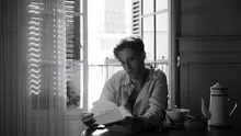 Đạo diễn François Ozon tạo bước ngoặt cho “Người xa lạ” sau hơn 80 năm từ nguyên tác Camus… Câu đầu tiên biến mất?