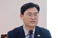 영진위 영화제 예산, 尹정부서 53% 증발…대책 묻자 돌아온 뜻밖의 대답, 