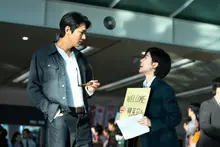 Nhà phê bình Kim Na-hee về «Những kẻ ám sát»: “Bằng ngòi bút, thân thể và âm nhạc” ②

