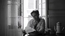 'Người lạ' của François Ozon: Kế thừa nguyên tác hay lật đổ đầy mê hoặc?