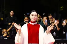 [Sur le terrain du BIFF de Busan] « L’IA ne peut pas remplacer les acteurs » : Fan Bingbing tient sa première conférence de presse en trois ans et rend hommage au jeu dans « Un amour possible »