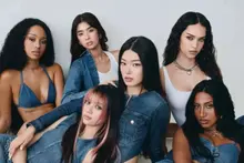 Après un premier n°1 au Billboard aux États-Unis, KATSEYE reste 11 semaines consécutives dans le classement officiel britannique des singles et « WILD » 8 semaines dans le Top 100
