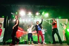 Cortis électrise la F1 à Singapour pendant 50 minutes… le seul groupe de K-pop qui a enflammé 60 000 spectateurs