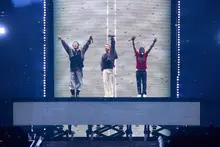 BIGBANG以10萬人大合唱染金台北大巨蛋 證明20年功力，「XX：COSMOS」巡演揭幕